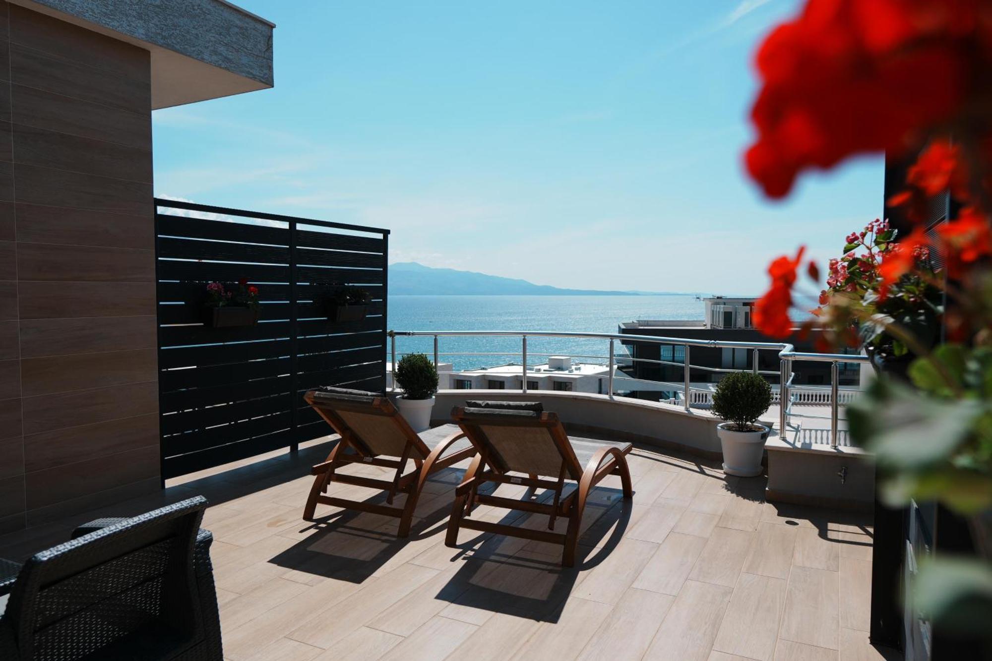 Hotel Blue Sky Sarandë Exterior foto